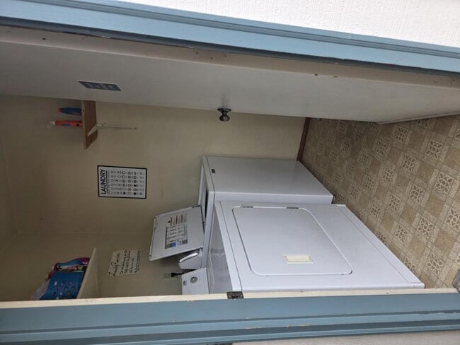 Building Photo - 708 SW I St