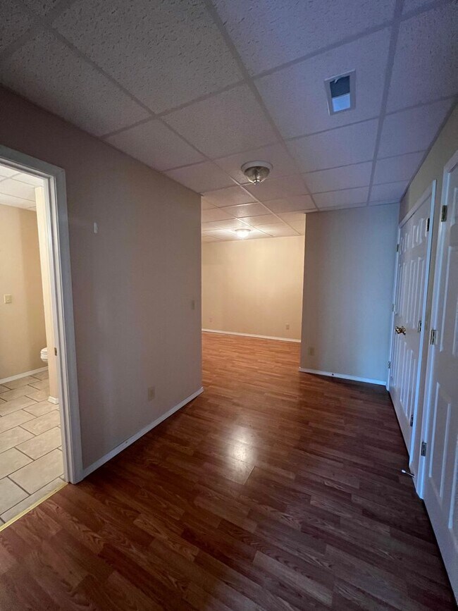 Building Photo - 5Br Basement Home