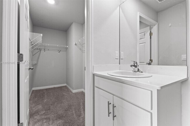 Building Photo - 7020 Ramrod Cir