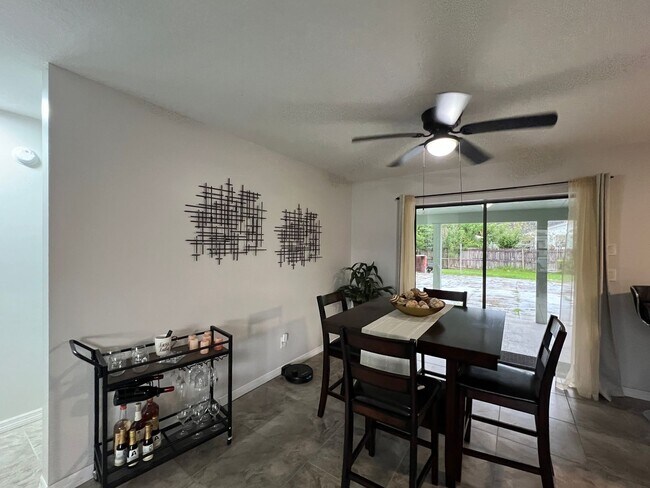 Building Photo - *Coming Soon * 3/2/1 Conveniently Located In  Port St Lucie