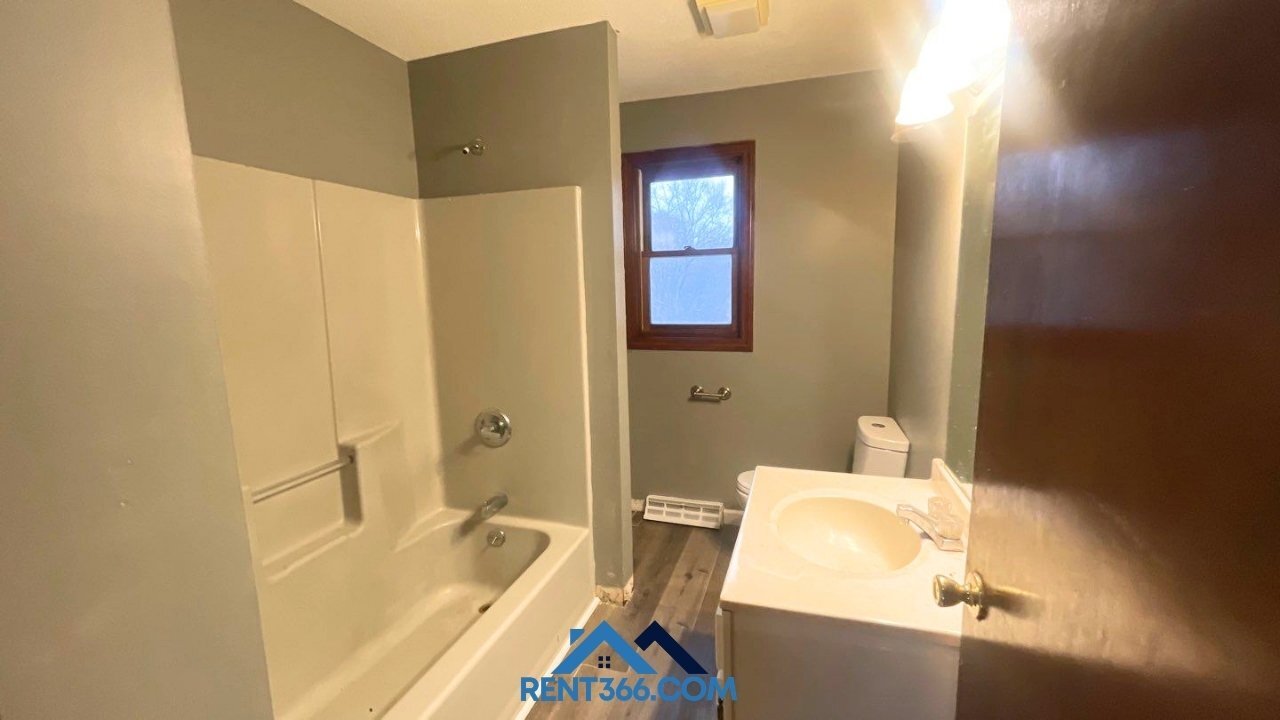 Building Photo - 65 Wisteria St