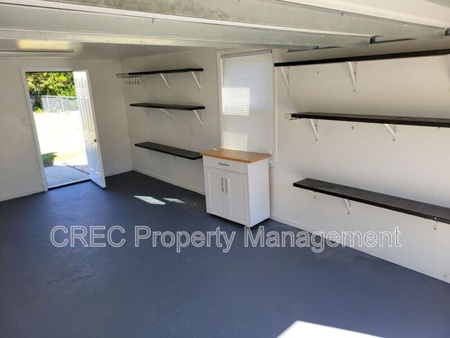 Building Photo - 7744 Allwood Ave