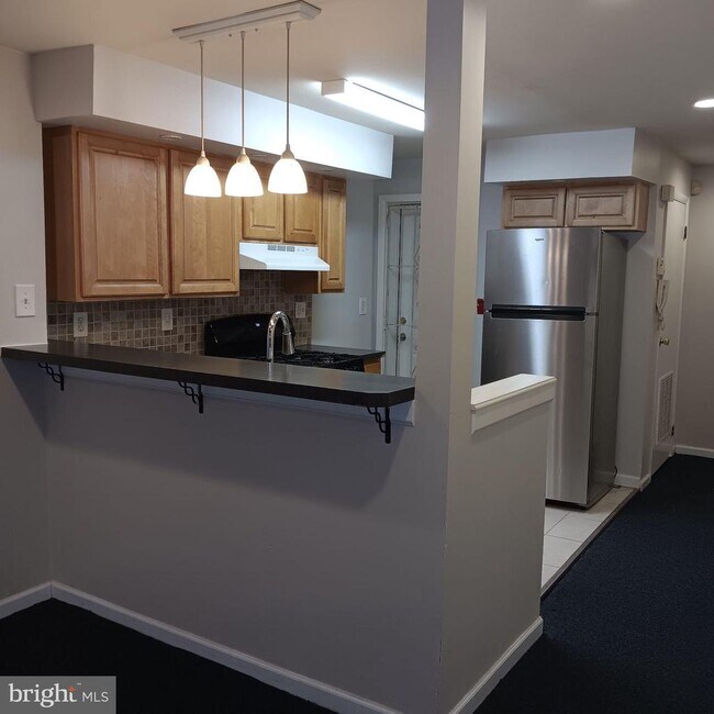 Building Photo - 1732 W Diamond St