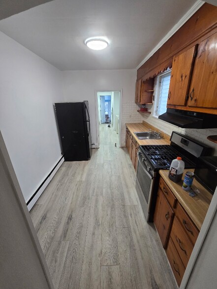 Building Photo - 723 E Woodlawn St