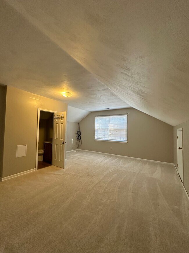 Building Photo - Virginia Beach-Wesleyan Pines Single Famil...