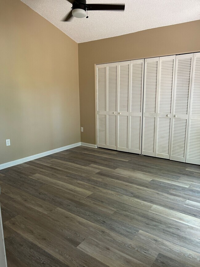 Building Photo - 609 Olympic Dr