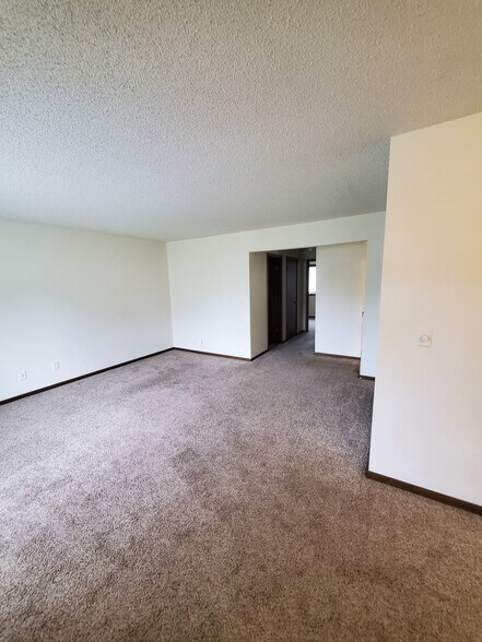 Living room - 1100 Oleson Rd