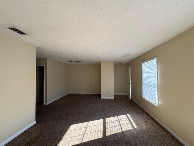 Building Photo - 3820 John Marshall Rd