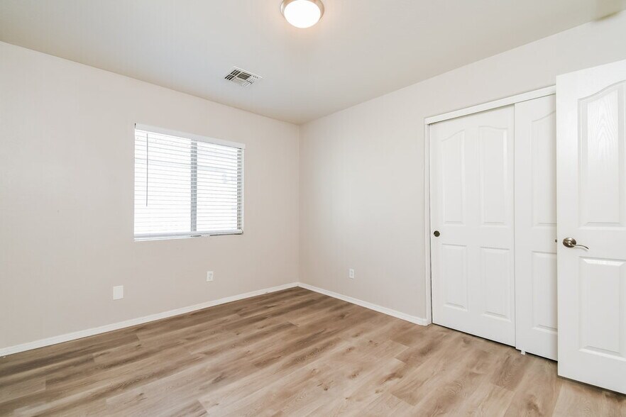 Building Photo - 39173 Kelly Cir