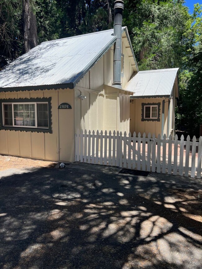 Building Photo - 23898 Pioneer Camp Rd