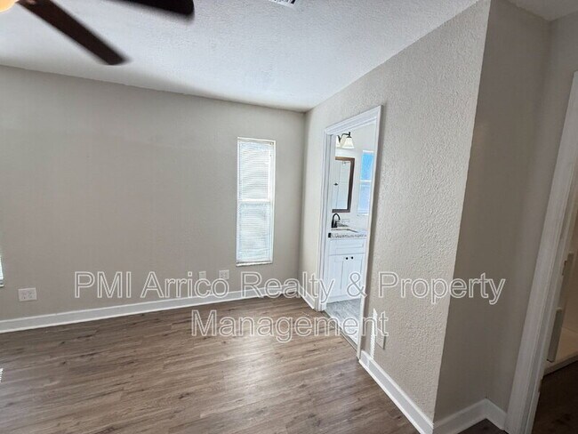 Building Photo - 13670 Highland Rd