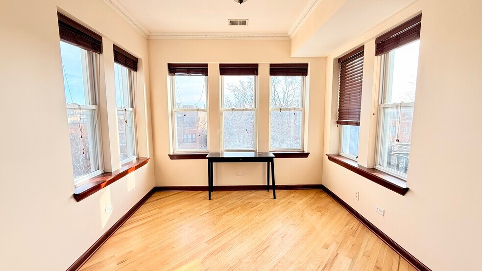 Building Photo - 4900 N Drake Ave