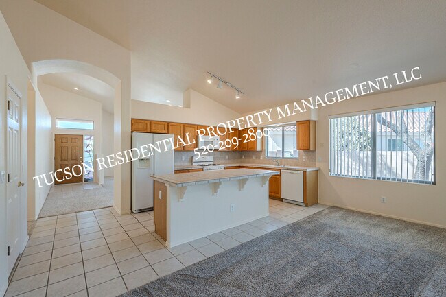 Building Photo - 11174 N Sand Pointe Dr