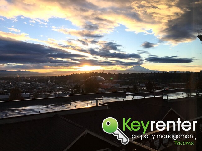 Building Photo - Luxury View Home in Gas Lamp Terrace, near...