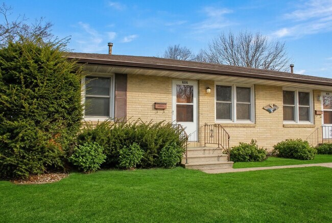 Building Photo - 202 NW Sharmin Dr