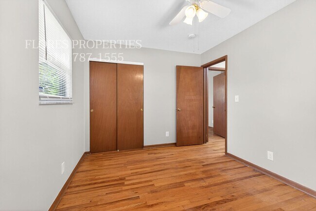 Building Photo - Newly Remodeled, Spacious House, 2 Car Garage
