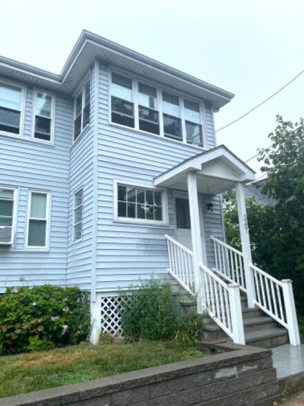 Building Photo - 347 Vermont St