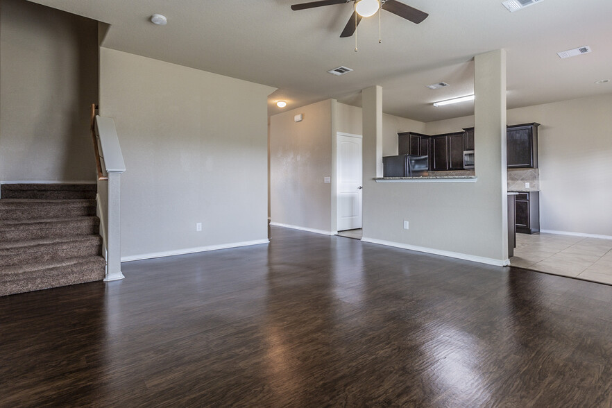Building Photo - 802 Lee Trevino