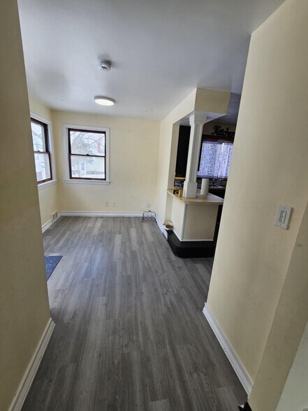 Building Photo - 210 E Midlothian Blvd