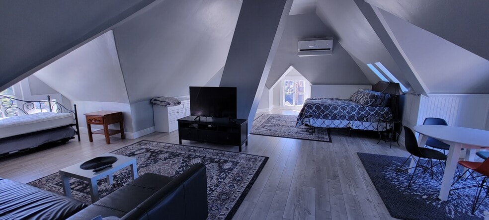 Attic Unit - Bedroom - The Victorian