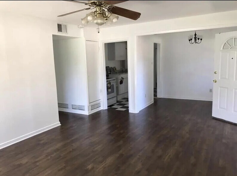 Building Photo - Room in House on Nash Blvd