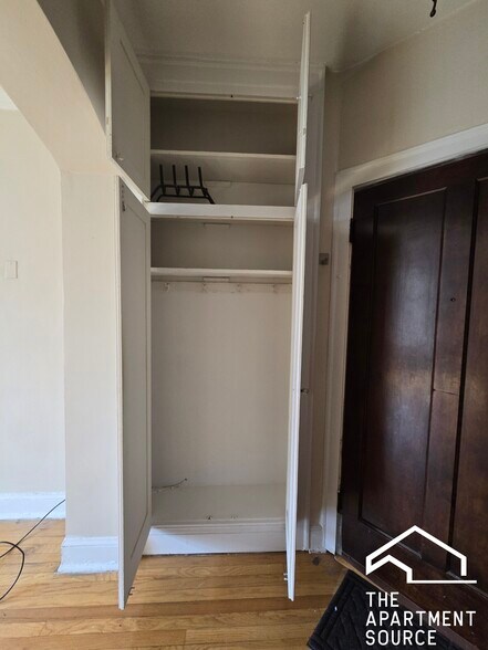 Building Photo - 1456 Oak Ave