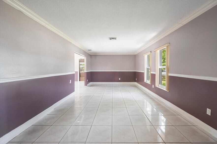 Building Photo - 4928 Marbella Rd N