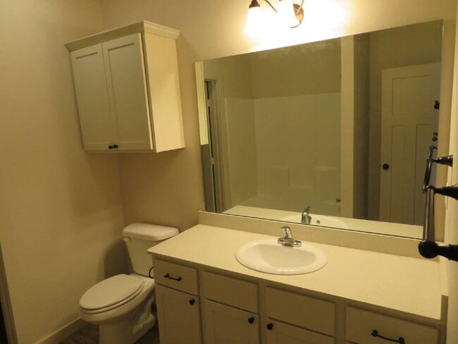 Building Photo - Beautiful Home Located Near Texas Tech Cam...