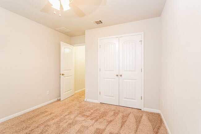 Building Photo - Bright & Spacious 5-Bedroom, 3-Bath Home i...
