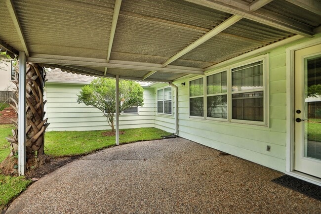 Building Photo - 12910 Queensbury Ln