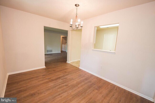 Building Photo - 803 College Ln