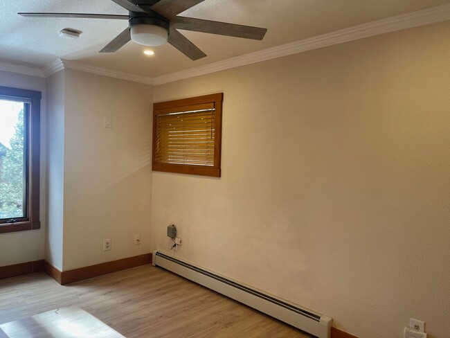 Building Photo - Unfurnished fully renovated condo in Incli...