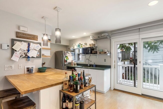 Building Photo - 63 Bolton St