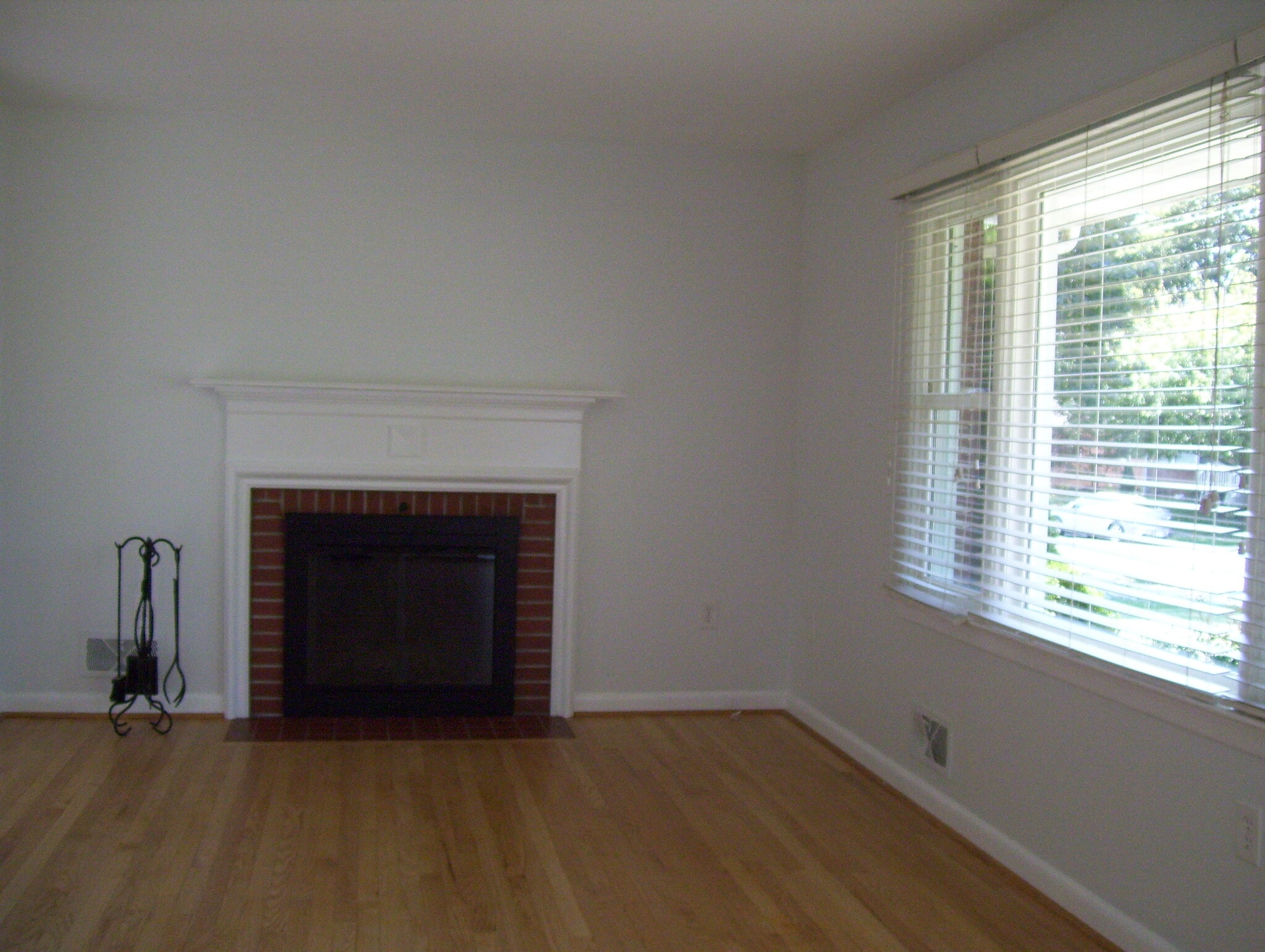 Building Photo - 39 Hampton Pl