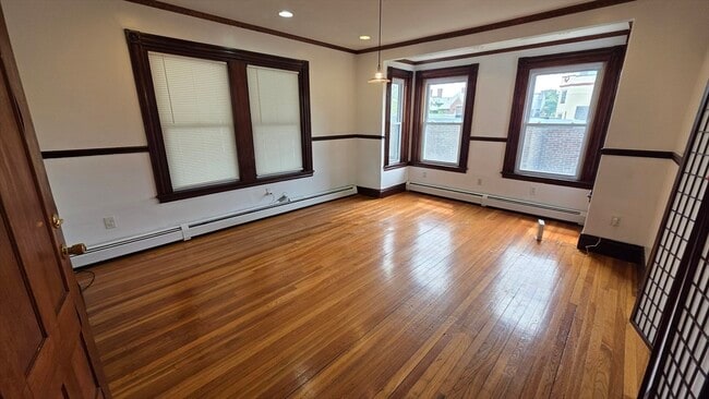 Building Photo - 547 Talbot Ave