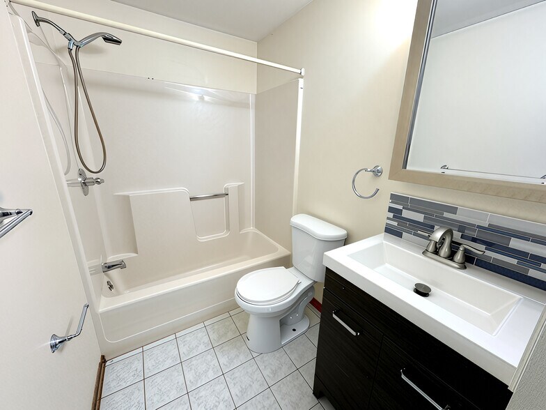 Building Photo - 10 Waverly Pl