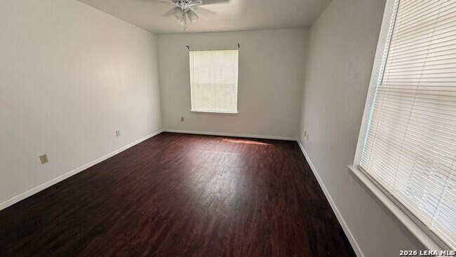 Building Photo - 2203 Creekside Ln