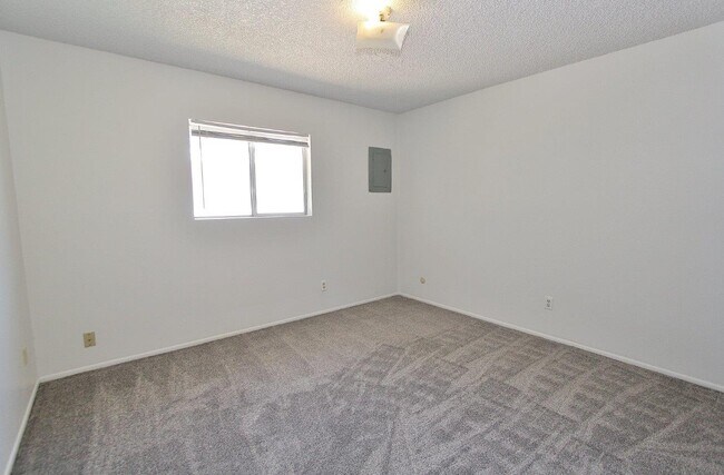 Building Photo - 1505 E Beech St