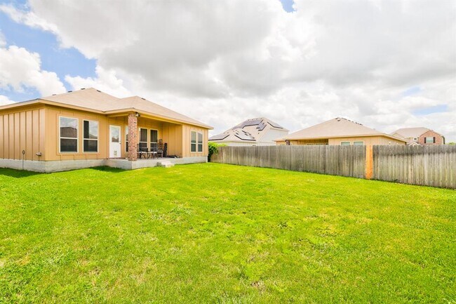 Building Photo - 717 Friar Tuck Dr