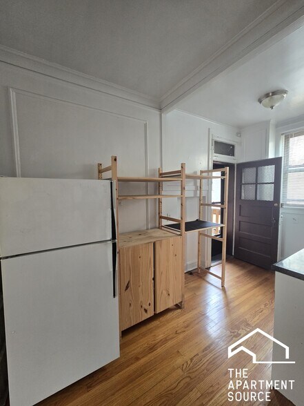 Building Photo - 4527 N Paulina St