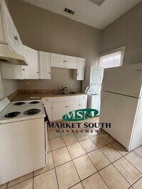 Building Photo - HISTORIC DOWNTOWN ONE BEDROOM!