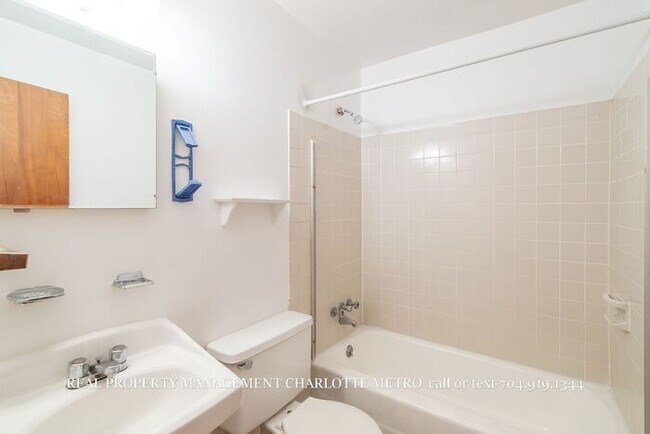 Building Photo - Charming 2 Bedroom Home in Charlotte!