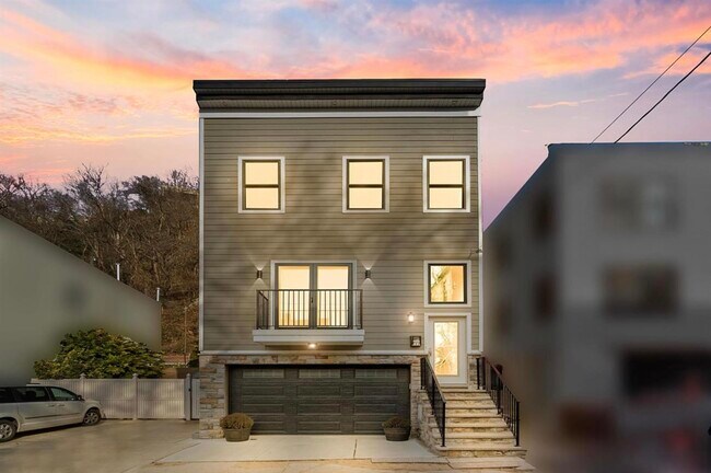 Primary Photo - 9B W 19th St