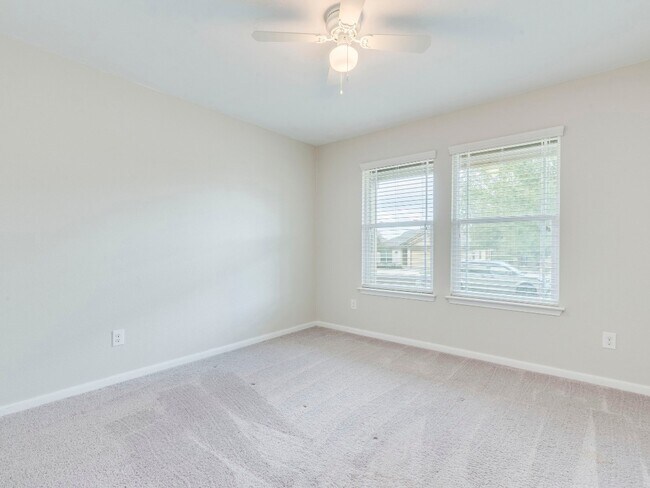 Building Photo - 141 Linden Ln