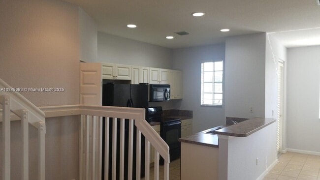 Building Photo - 2041 Nassau Dr