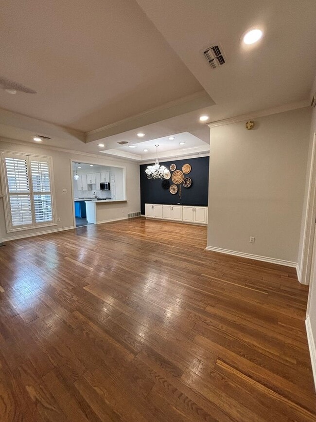 Building Photo - 5026 Bellaire Dr S