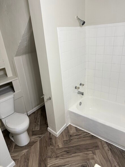 Building Photo - 730 Thomas Ave