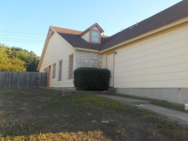 Building Photo - 523 Cutty Trail