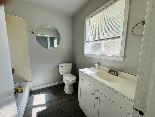 Building Photo - Coming Soon! Cute Two Bed, Two Bath Countr...