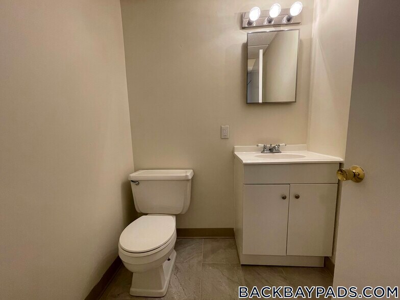 Building Photo - 1078 Boylston St